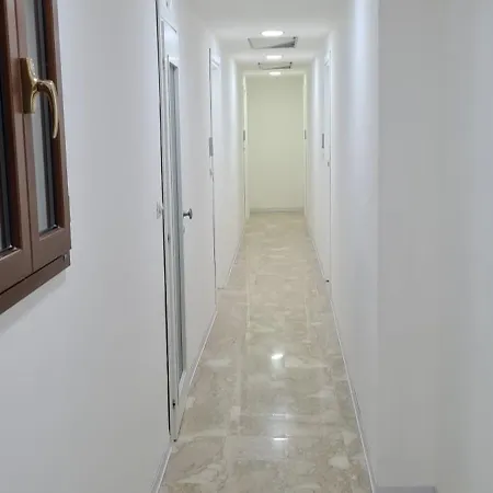 לינה וארוחת בוקר Asmundo Palace & קטאניה