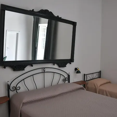 לינה וארוחת בוקר Asmundo Palace & *