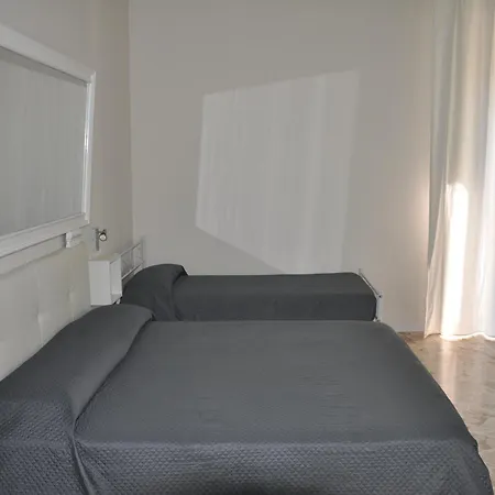 לינה וארוחת בוקר Asmundo Palace & *