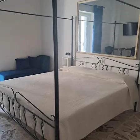 Asmundo Palace & לינה וארוחת בוקר *